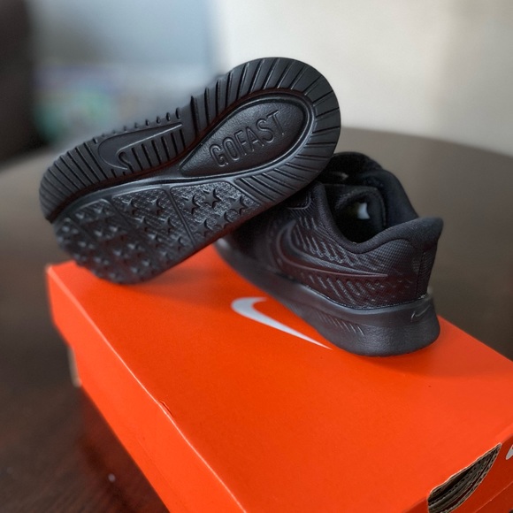 New Nike Sneakers - Picture 4 of 5